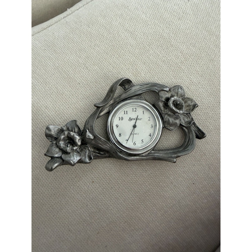 1997 Seagull Solid Pewter Canada Etain Zinn Clock Flowers Quartz